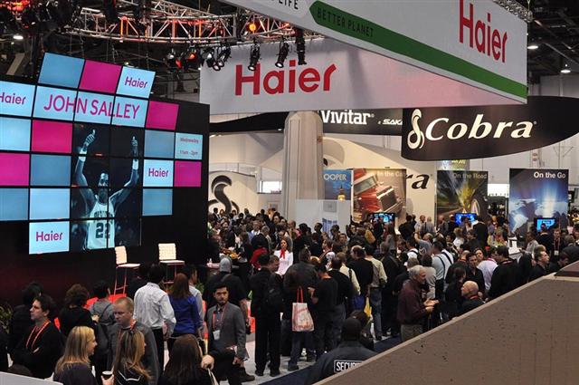 CES crowd at the booth of Haier