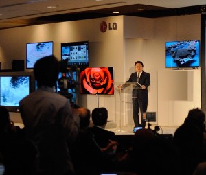 LG intros 55" OLED at CES 2012