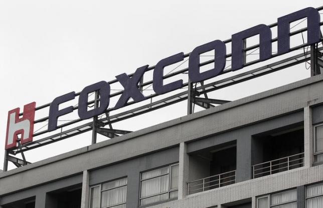 The logo of Foxconn, the trading name of Hon Hai Precision Industry, is seen on top of the company's headquarters in Tucheng, New Taipei city, December 24, 2013. REUTERS/Pichi Chuang/Files