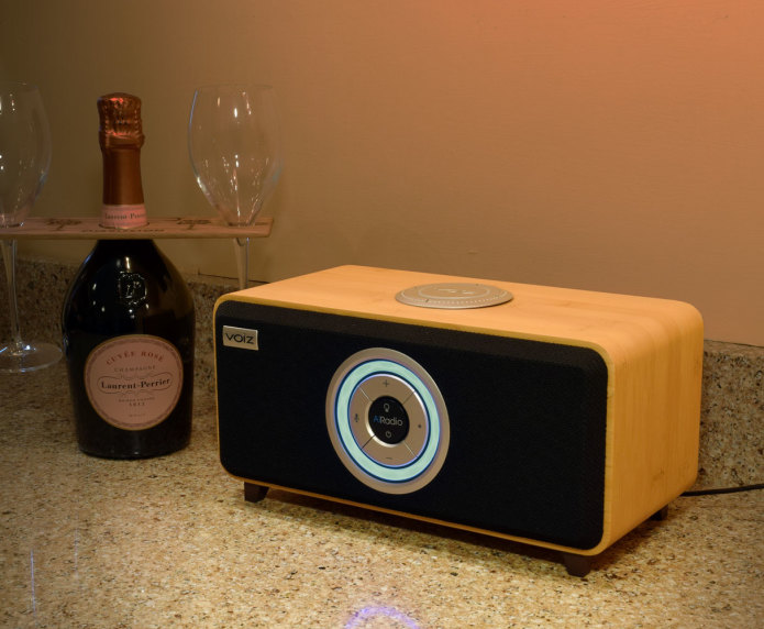 The Voiz AiRadio Duo VR-80B in black finish