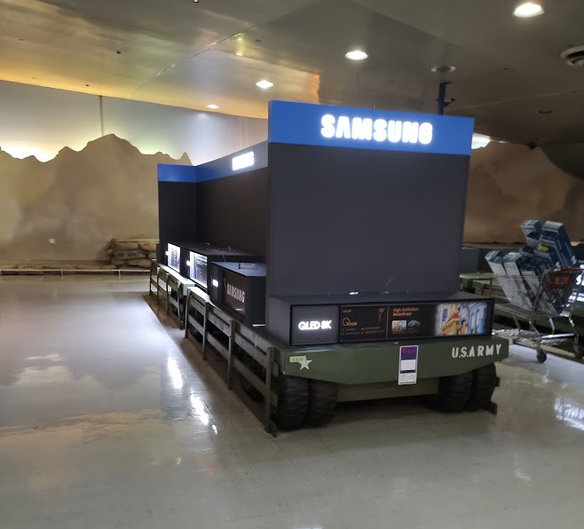 Fry's store with empty Samsung display