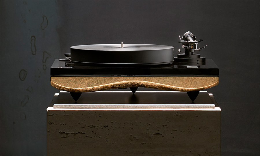 Photo of a Gold Note turntable