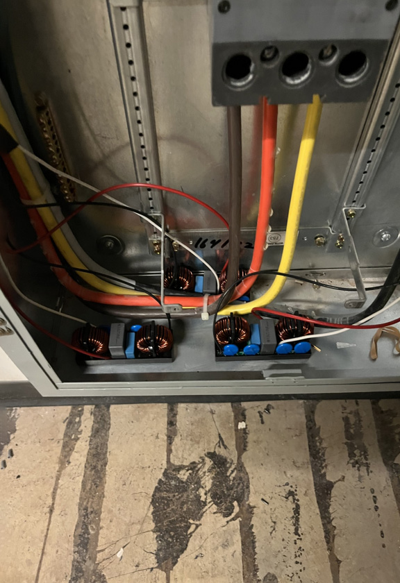A bootstrapped power conditioning circuit preceding Wavecrest